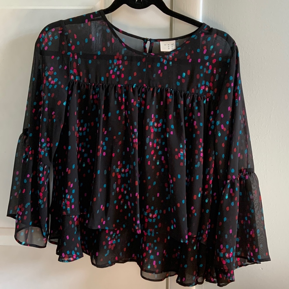 XS flowy top. Somewhat cropped. From target.